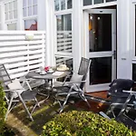 Apartmenthaus Strandstrasse 16 * Ostseebad Kühlungsborn