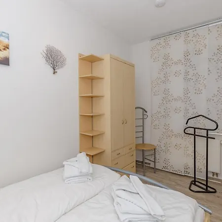 Apartmenthaus Strandstrasse 16 Apartment Kuehlungsborn