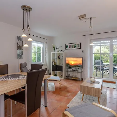 Apartmenthaus Strandstrasse 16 * Kuehlungsborn