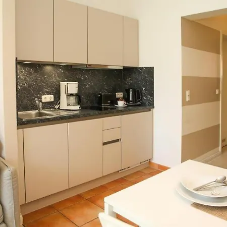 Apartmenthaus Strandstrasse 16 *