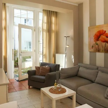 Apartmenthaus Strandstrasse 16 Apartament Kühlungsborn