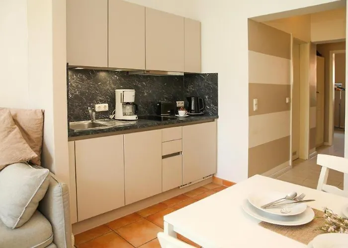 Apartmenthaus Strandstraße 16 *